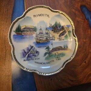 Decorative Plymouth Massachusetts Souvenir Plate with Gold Trim 6' Diameter